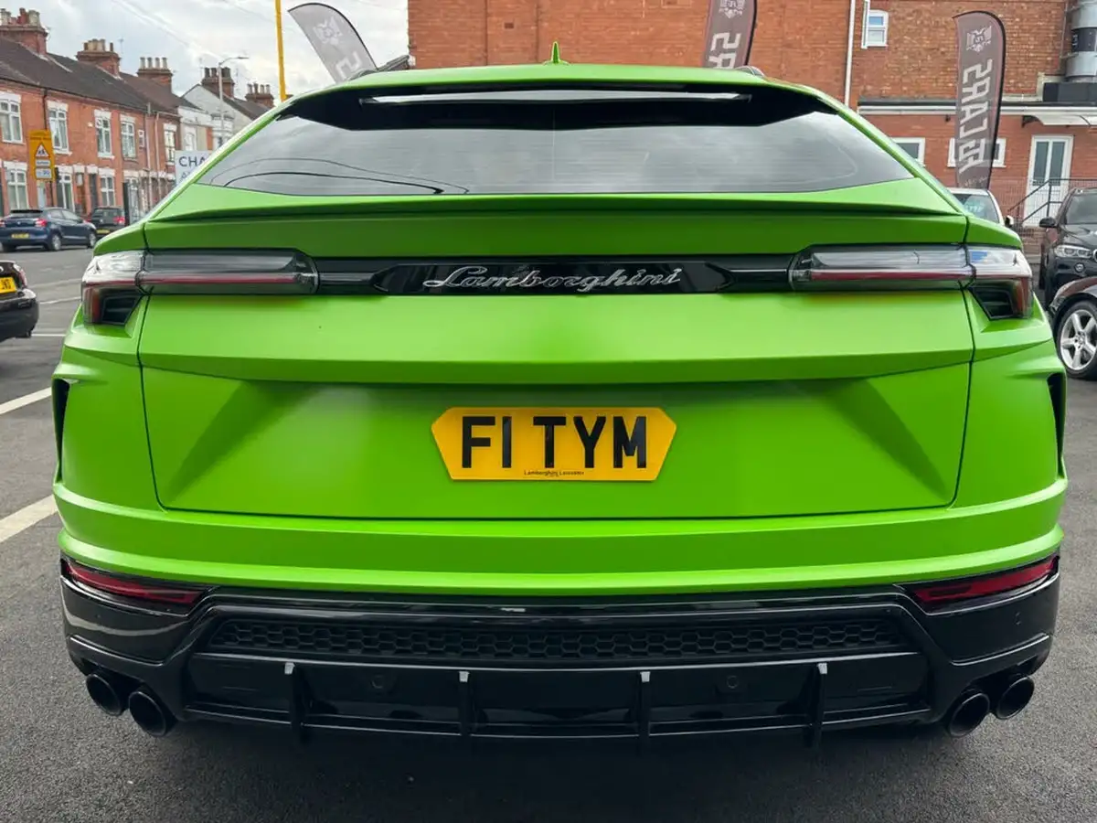 2021-lamborghini-urus-40-no-trim-big-8