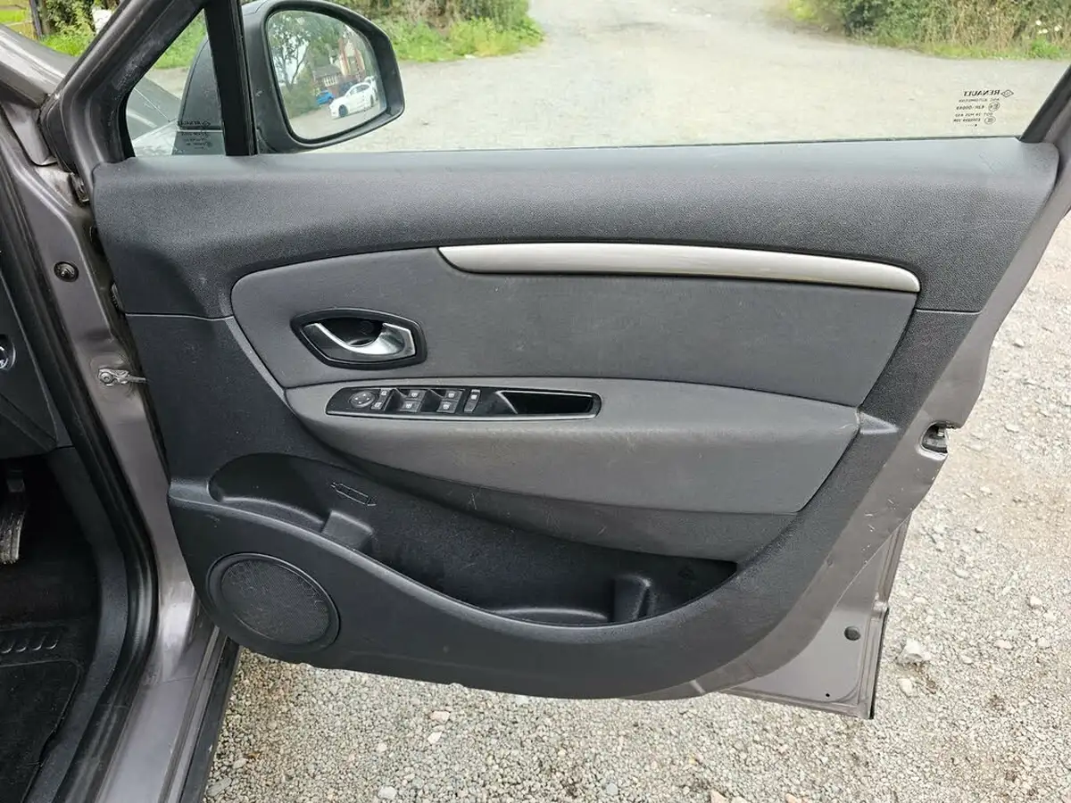 2014-renault-scenic-xmod-15dci-dynamique-tomtom-ss-big-18