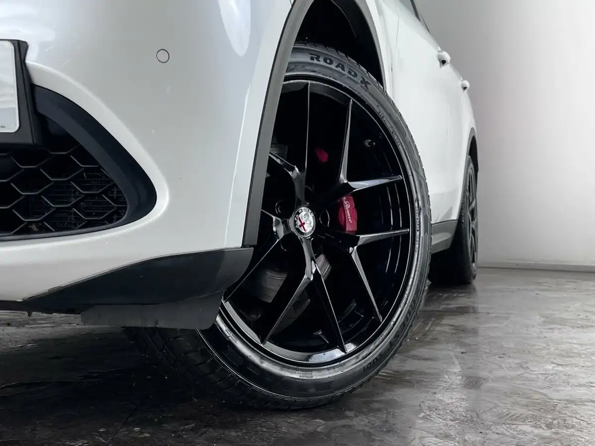2017-alfa-romeo-stelvio-20-milano-big-61