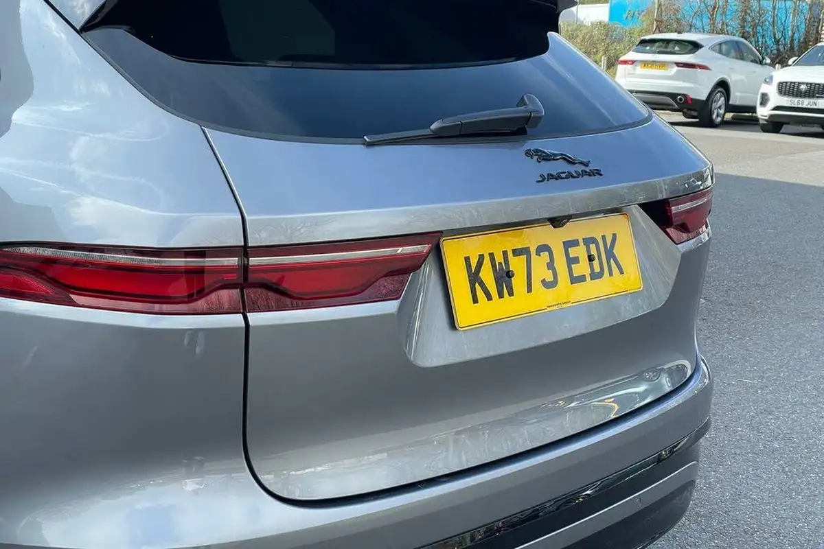 2023-jaguar-f-pace-20-d200-r-dynamic-hse-black-big-49