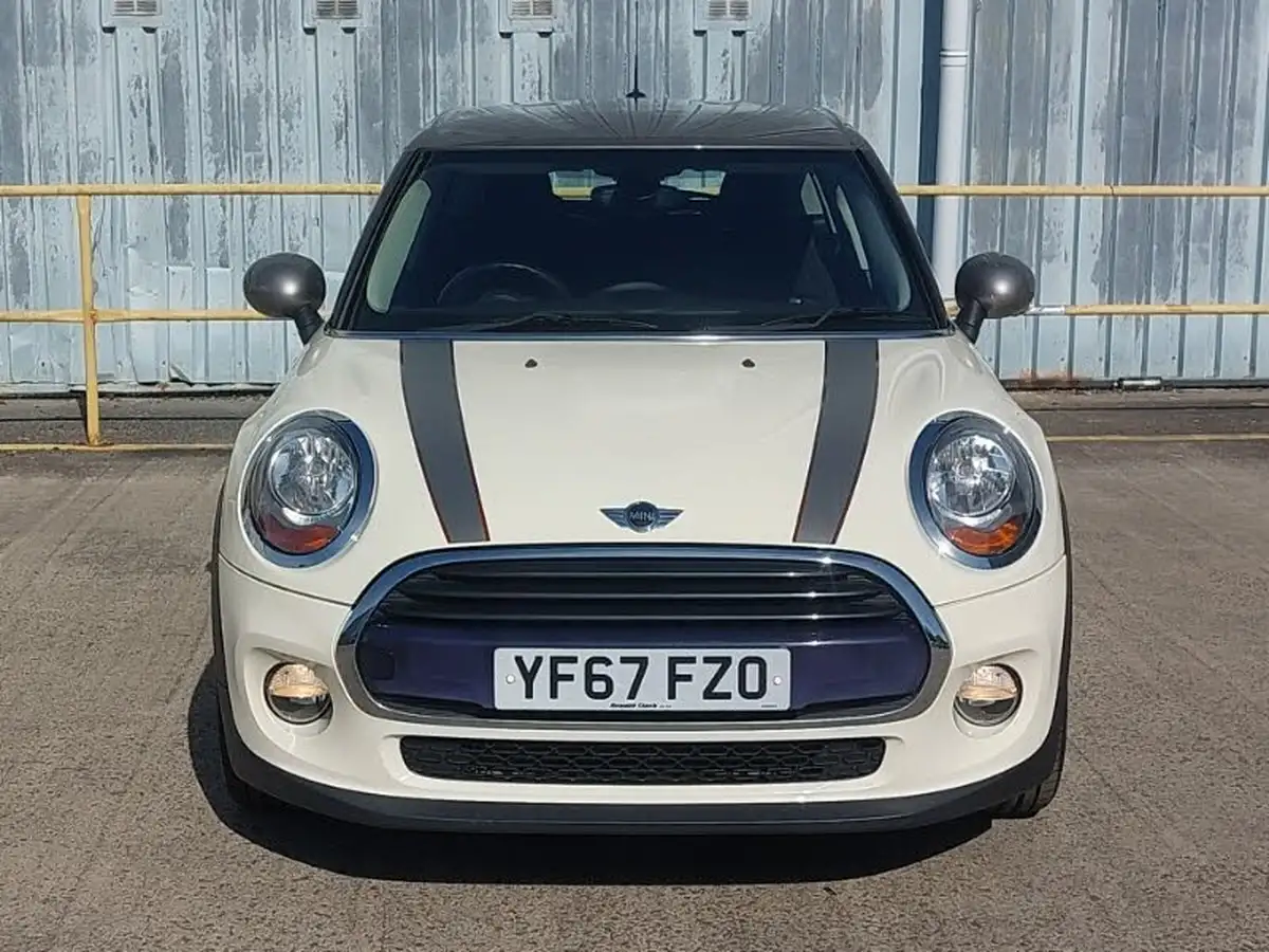 2017-mini-cooper-15-cooper-seven-5d-big-18