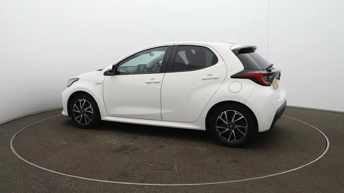 2021-toyota-yaris-15-vvt-i-design-big-41