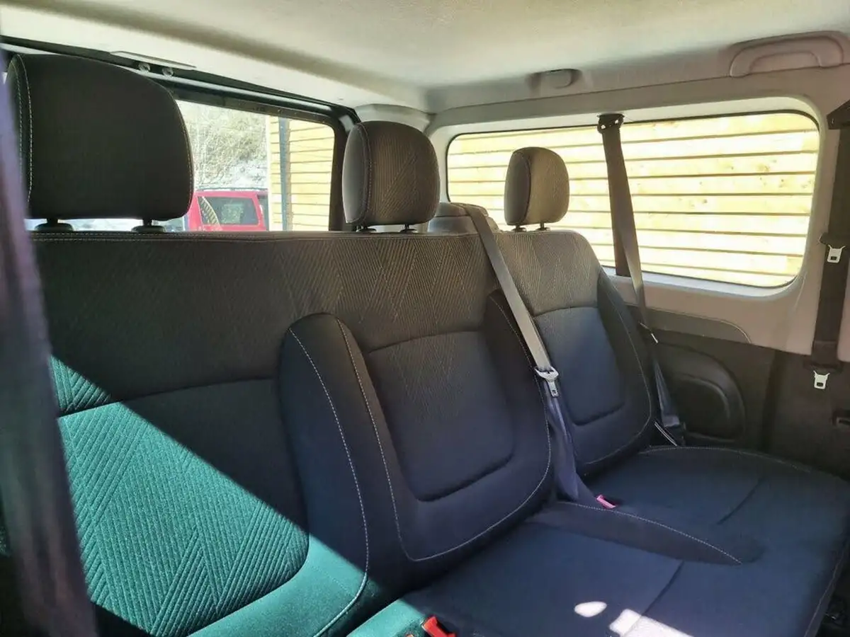 2023-renault-trafic-passenger-20-blue-dci-ll30-170-sport-big-15