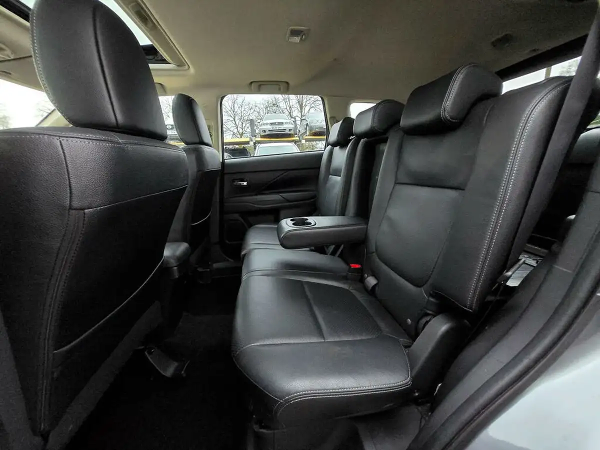 2014-mitsubishi-outlander-22di-d-gx4-big-26