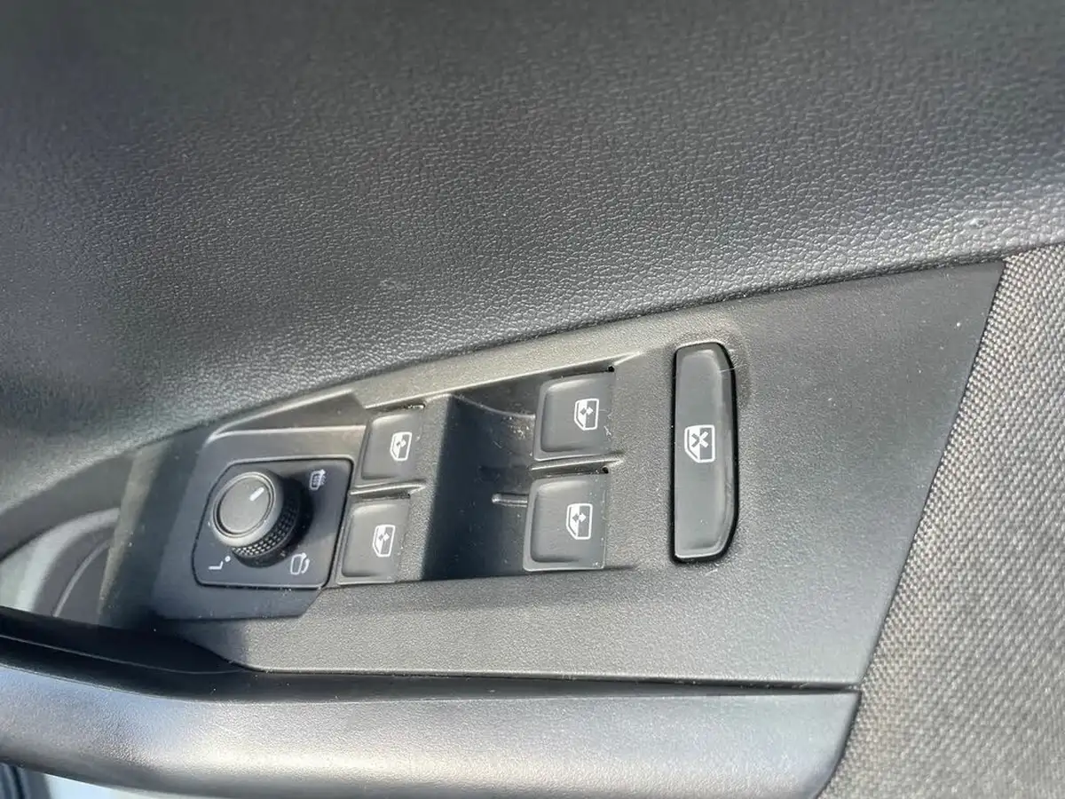 2022-volkswagen-polo-10-life-big-19