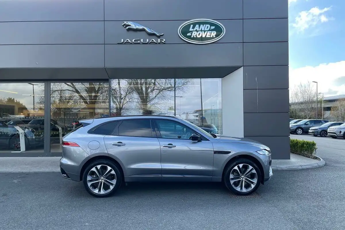 2023-jaguar-f-pace-20-d200-r-dynamic-hse-black-big-1