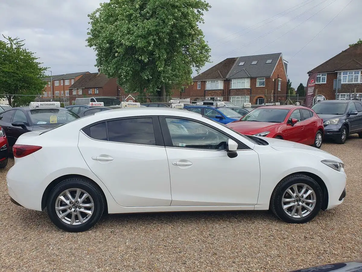 2015-mazda-mazda3-20-se-l-fastback-4d-big-13