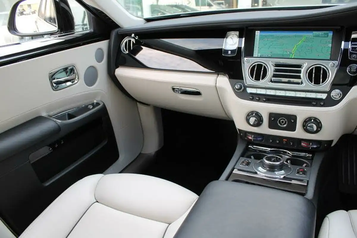 2015-rolls-royce-ghost-66-big-29