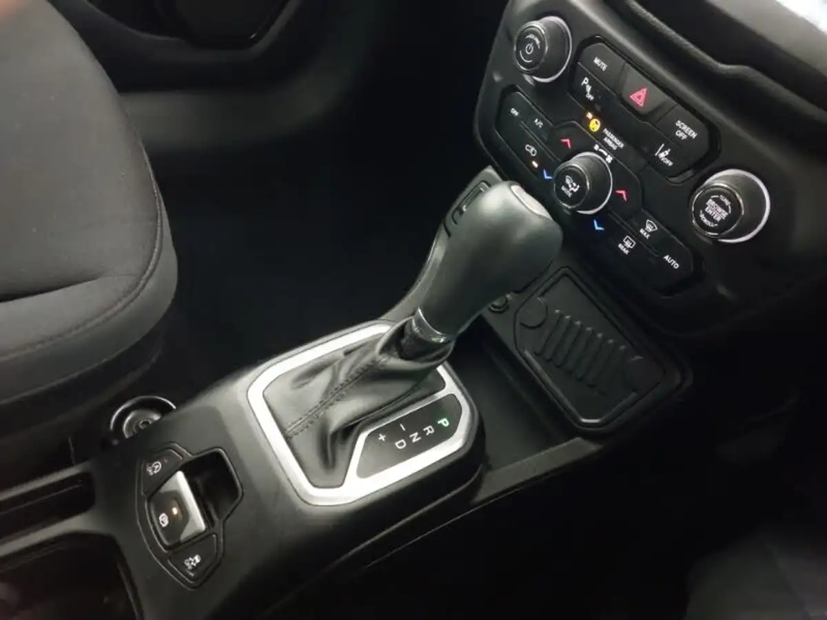 2022-jeep-renegade-13-gse-night-eagle-big-15