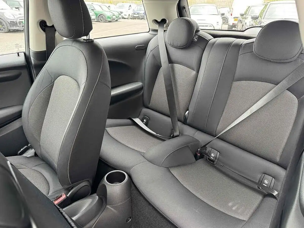 2016-mini-cooper-12-one-3d-auto-big-18