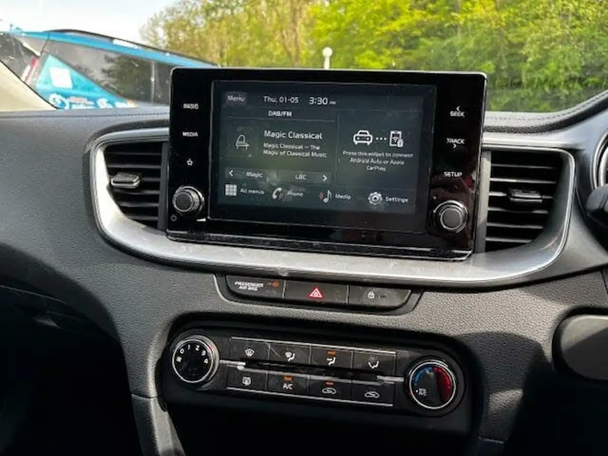 2024-kia-ceed-15-t-gdi-2-158bhp-hatchback-big-13