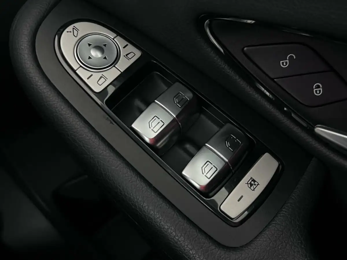 2019-mercedes-benz-c-class-15-c200-se-ss-saloon-4d-big-28