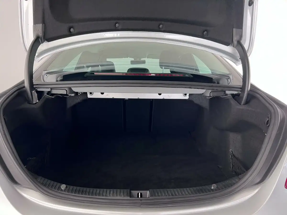 2019-mercedes-benz-c-class-15-c200-se-ss-saloon-4d-big-9