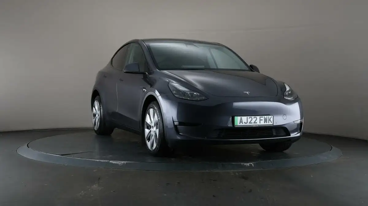 2022-tesla-model-y-e-long-range-big-43