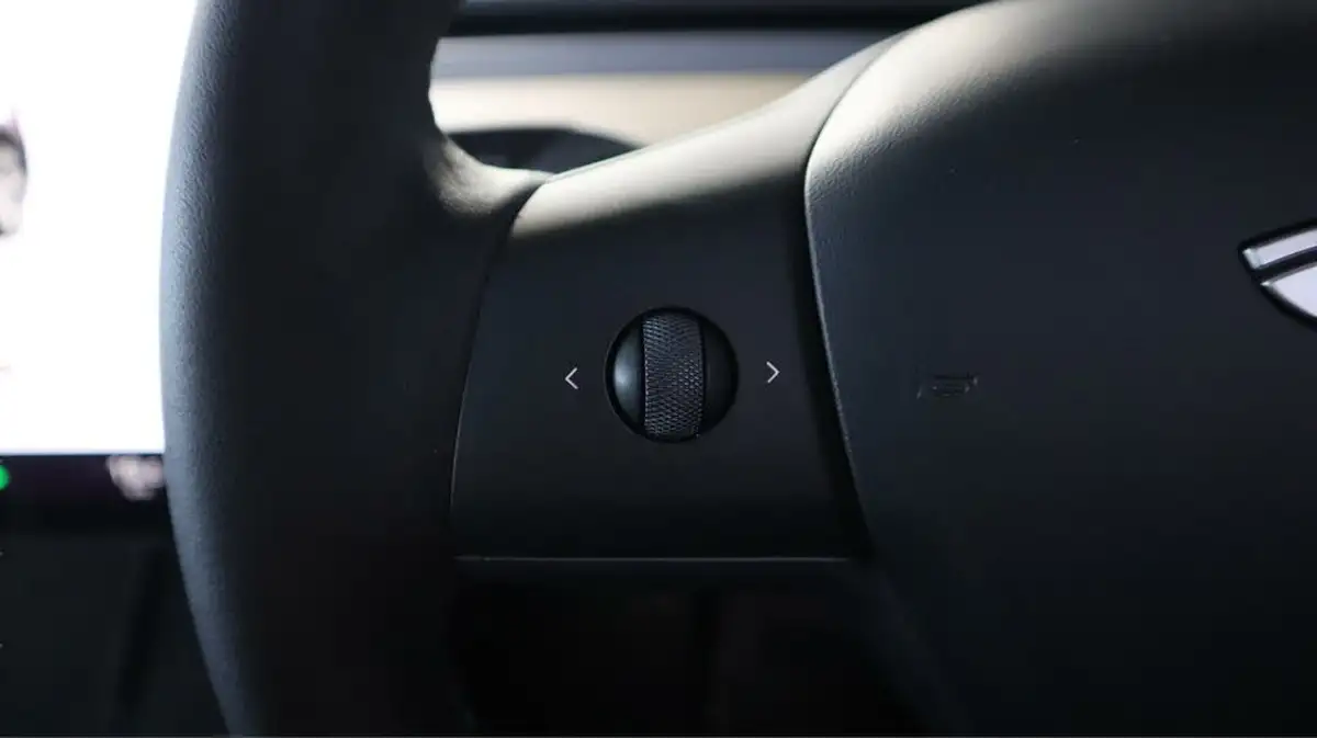 2022-tesla-model-y-e-long-range-big-22