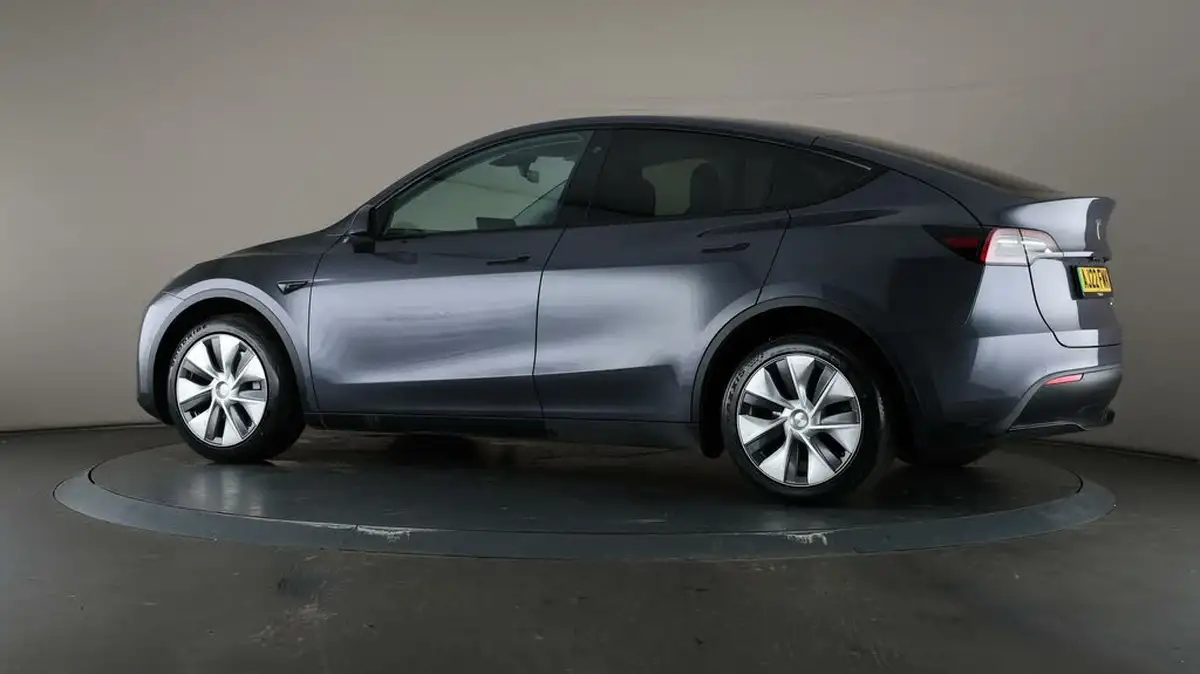 2022-tesla-model-y-e-long-range-big-67