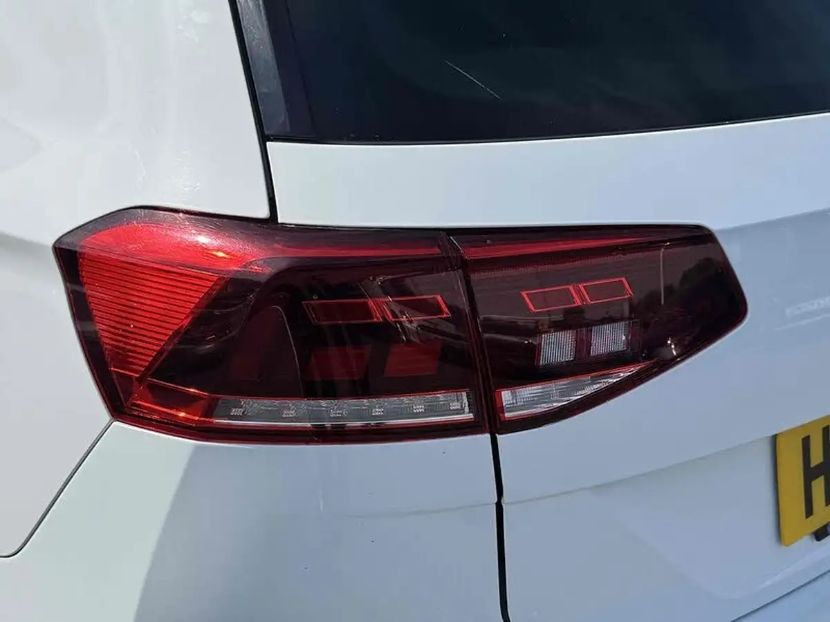 2020-volkswagen-passat-15-tsi-r-line-estate-5d-dsg-big-10
