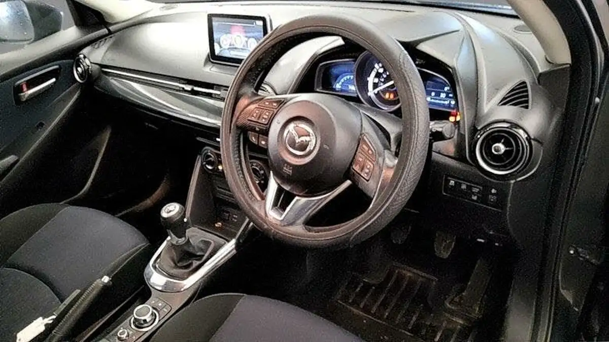 2015-mazda-mazda2-15-se-l-90ps-big-20