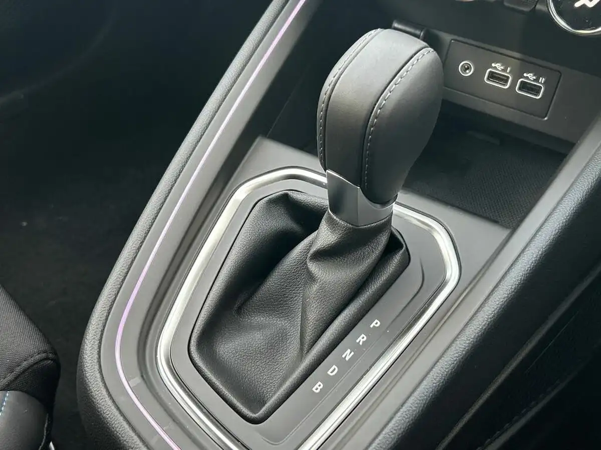 2025-renault-clio-16-esprit-alpine-big-27