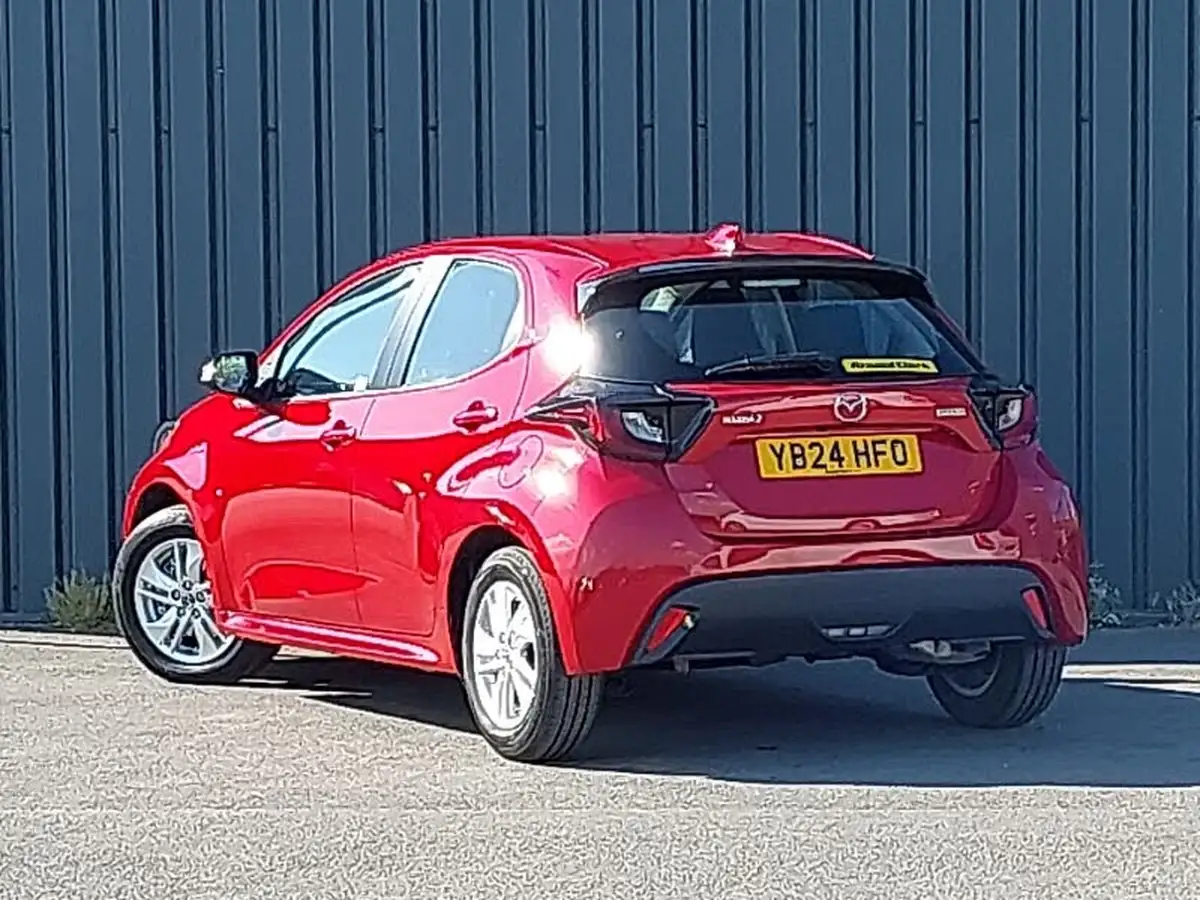 2024-mazda-mazda2-15-centre-line-big-1