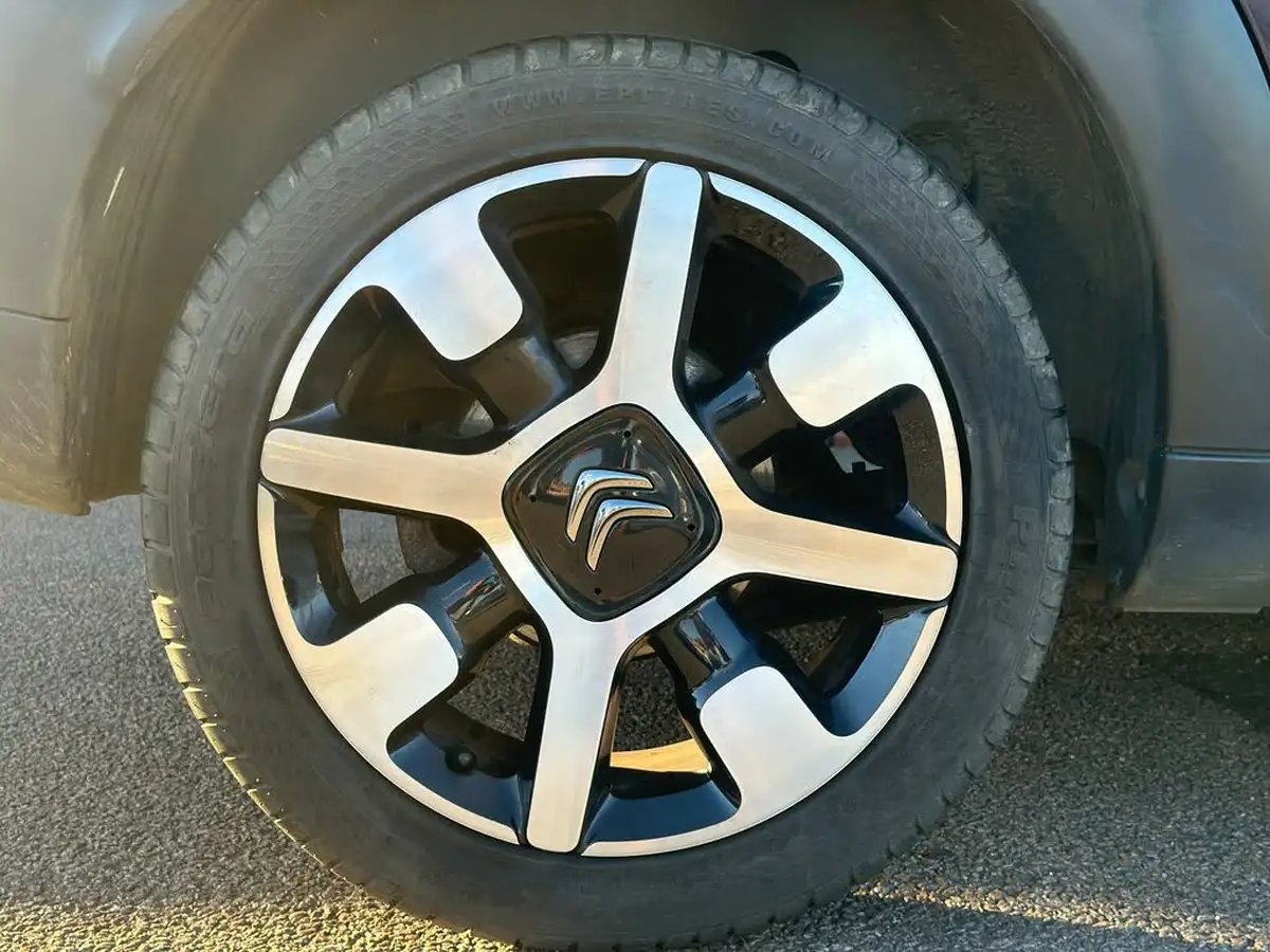 2015-citroen-c4-cactus-16bluehdi-flair-big-7