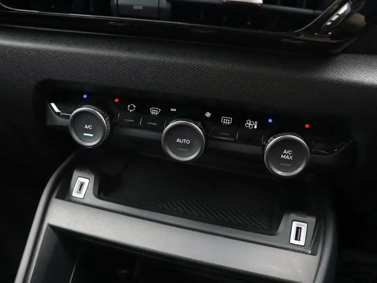 2022-citroen-c4-12-puretech-sense-big-18