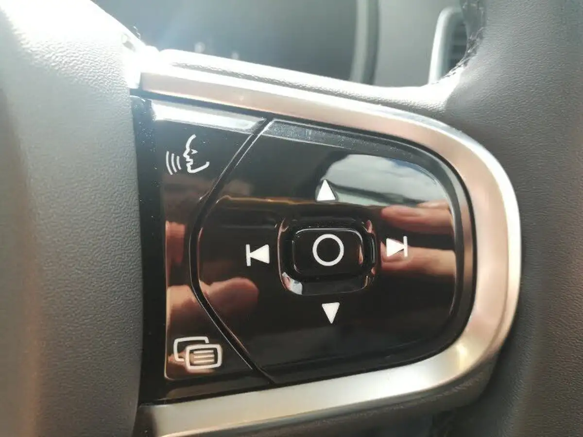 2022-volvo-xc90-20-b5-core-big-11