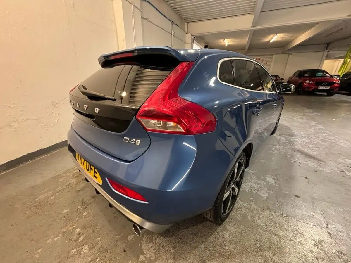 2017-volvo-v40-20td-d4-r-design-nav-plus-big-7