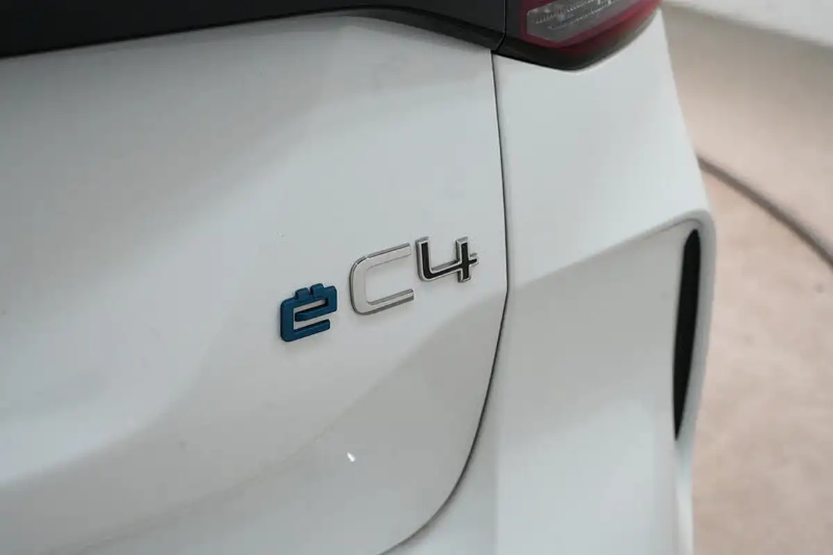 2022-citroen-c4-e-shine-plus-big-11
