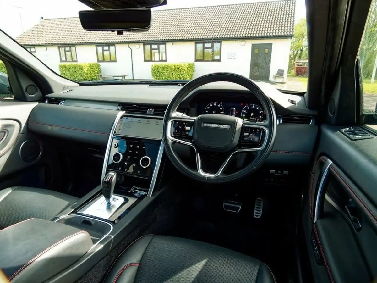 2021-land-rover-discovery-sport-15-p300e-r-dynamic-hse-big-30