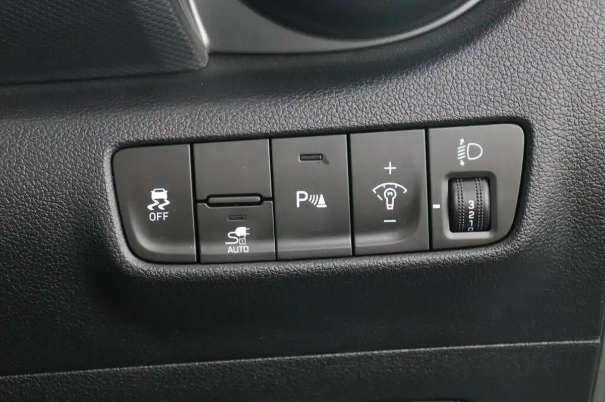 2021-hyundai-kona-e-premium-204ps-64kwh-7kw-obc-big-18