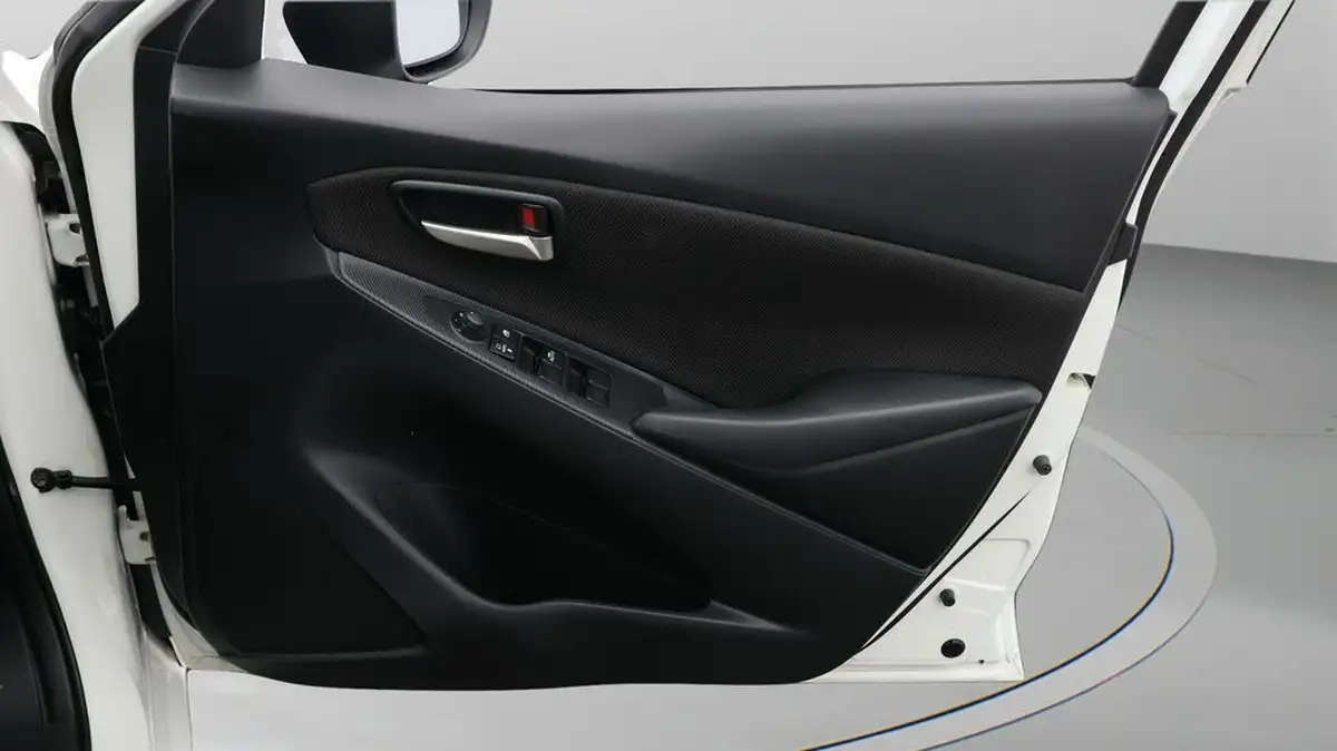 2020-mazda-mazda2-15-skyactiv-g-se-l-big-14