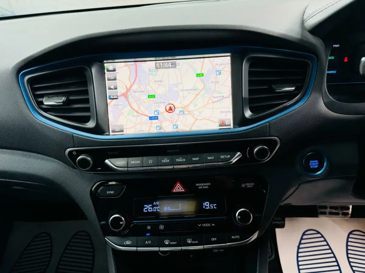 2017-hyundai-ioniq-16-gdi-premium-se-plug-in-hybrid-big-15