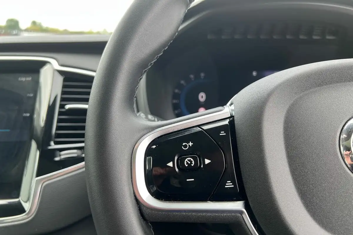2024-volvo-xc90-20-b5-plus-big-10