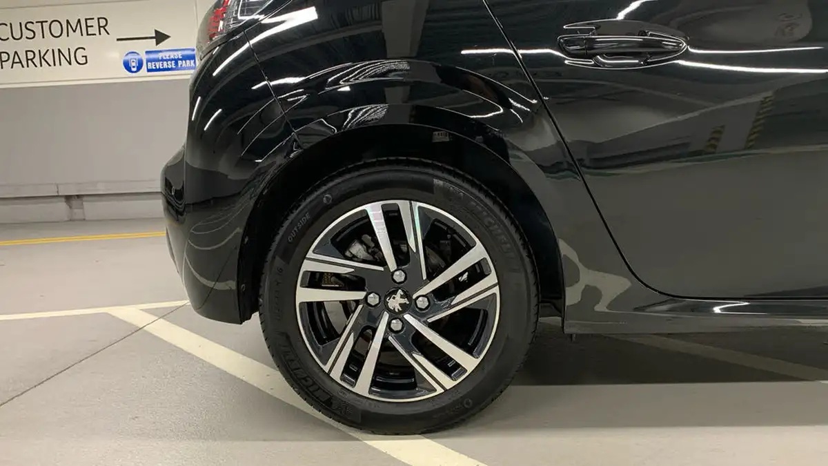 2022-peugeot-208-12-puretech-allure-100bhp-big-16