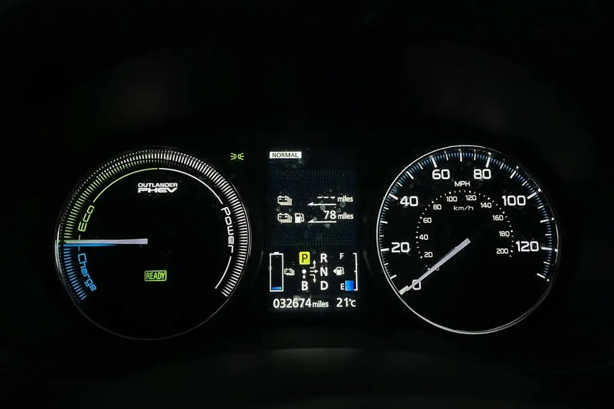2014-mitsubishi-outlander-20-gx4h-big-13