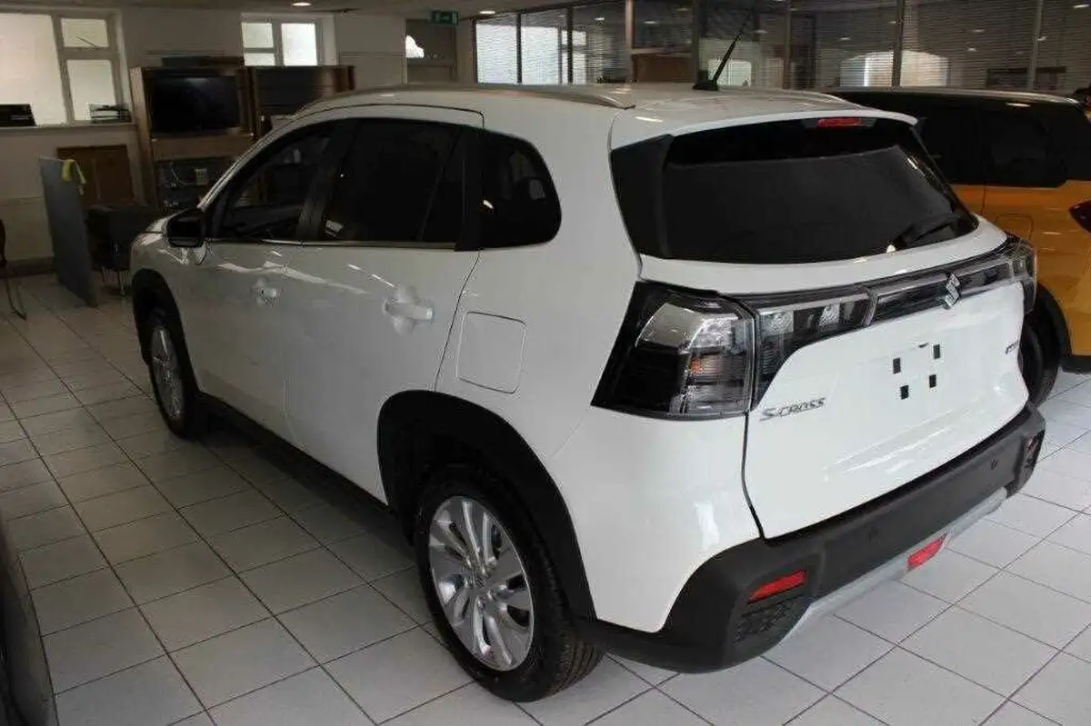 2025-suzuki-s-cross-14-boosterjet-motion-big-3