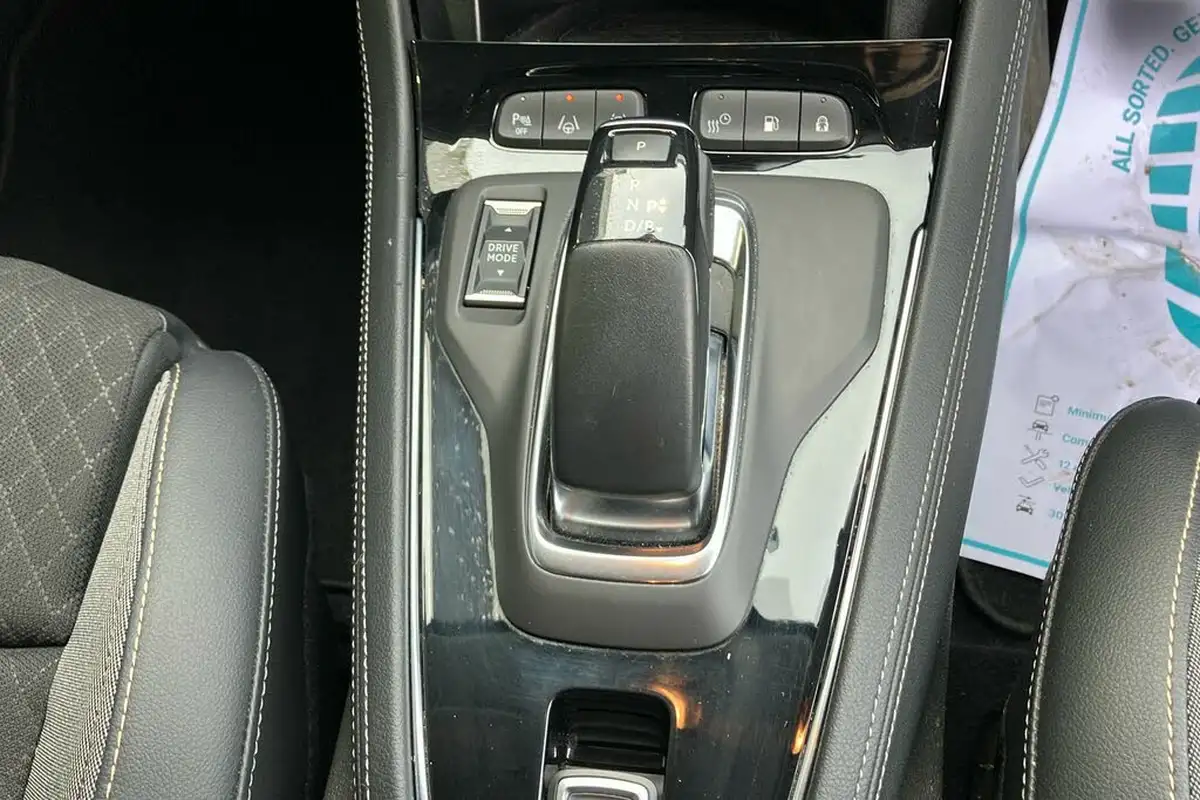2022-vauxhall-grandland-16-elite-big-16