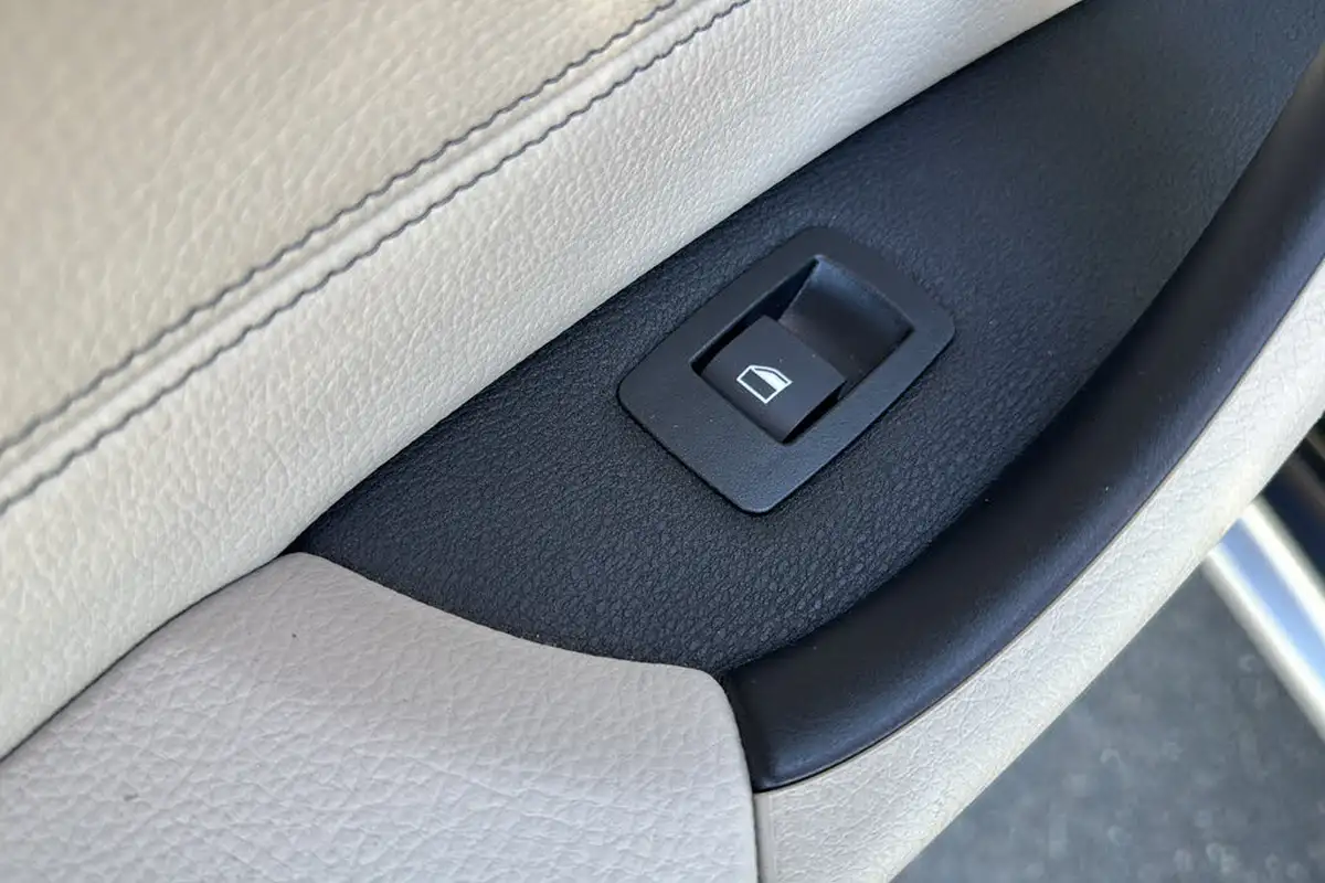 2021-bmw-x1-20-xdrive20i-xline-big-33