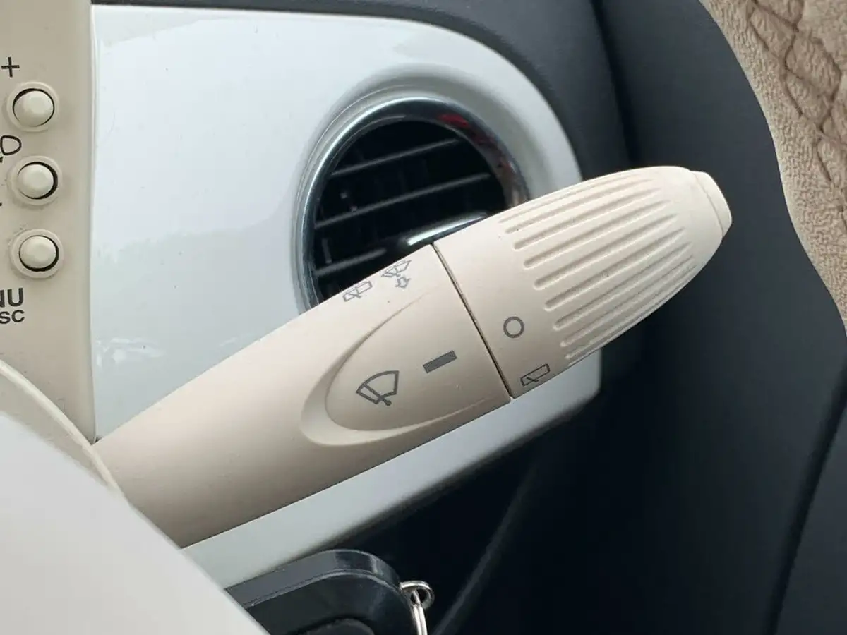 2011-fiat-500-12-lounge-big-15