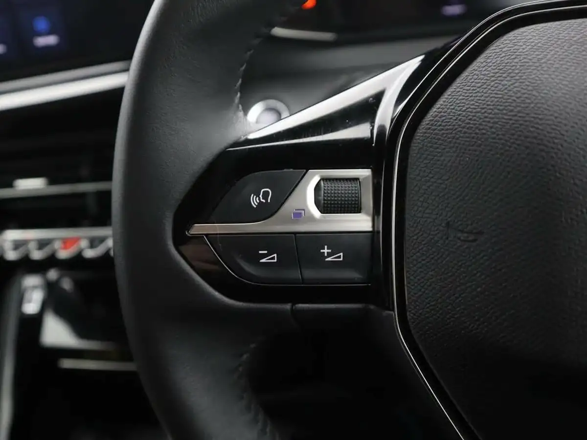 2024-peugeot-2008-suv-e-allure-136ps-50kwh-big-19