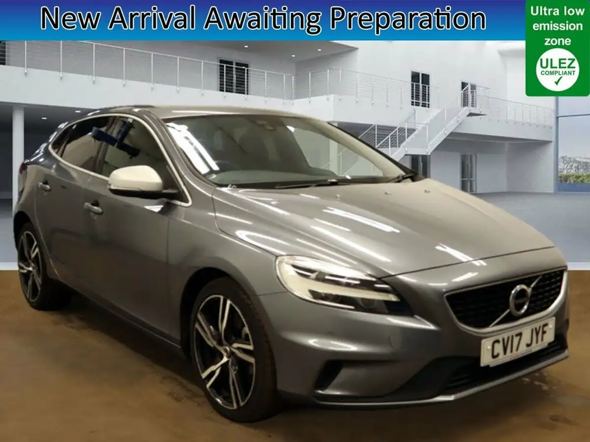 2017-volvo-v40-20td-d4-r-design-pro-big-0