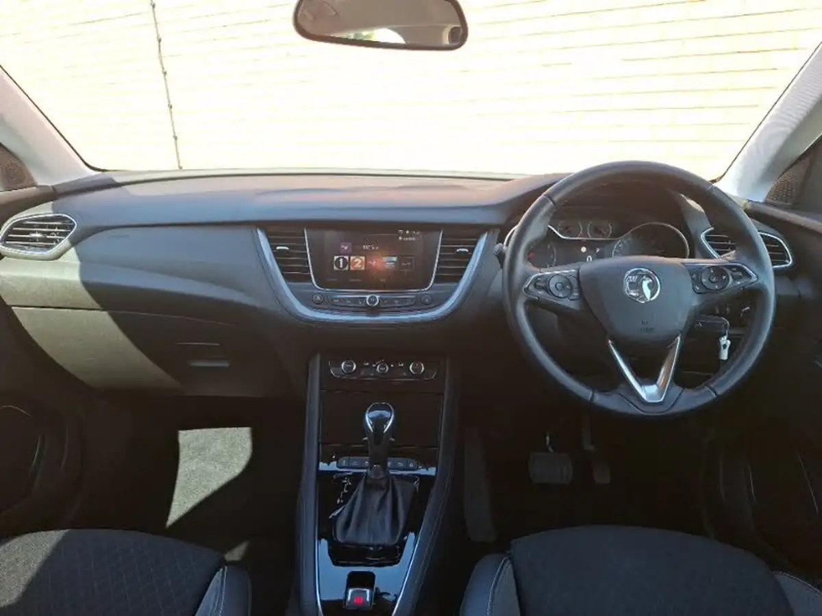 2020-vauxhall-grandland-x-12-sri-nav-auto-big-2