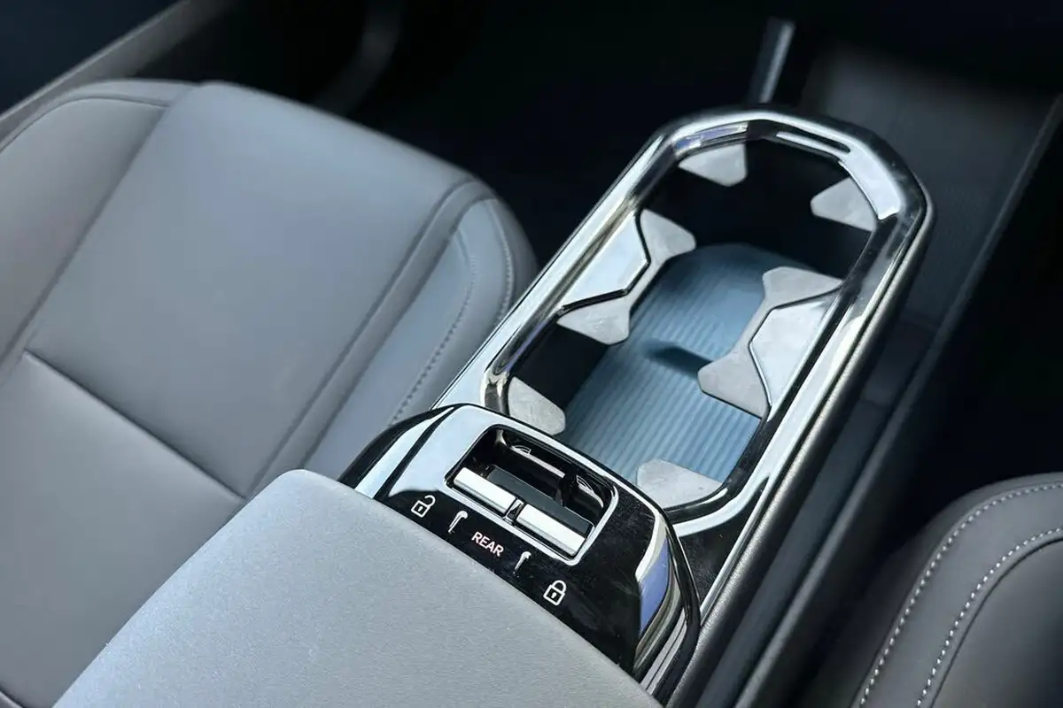 2025-volvo-ex30-e-single-motor-ultra-big-28