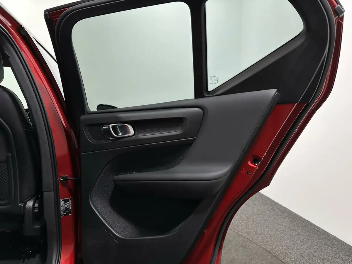 2021-volvo-xc40-15-t5-r-design-262bhp-big-36