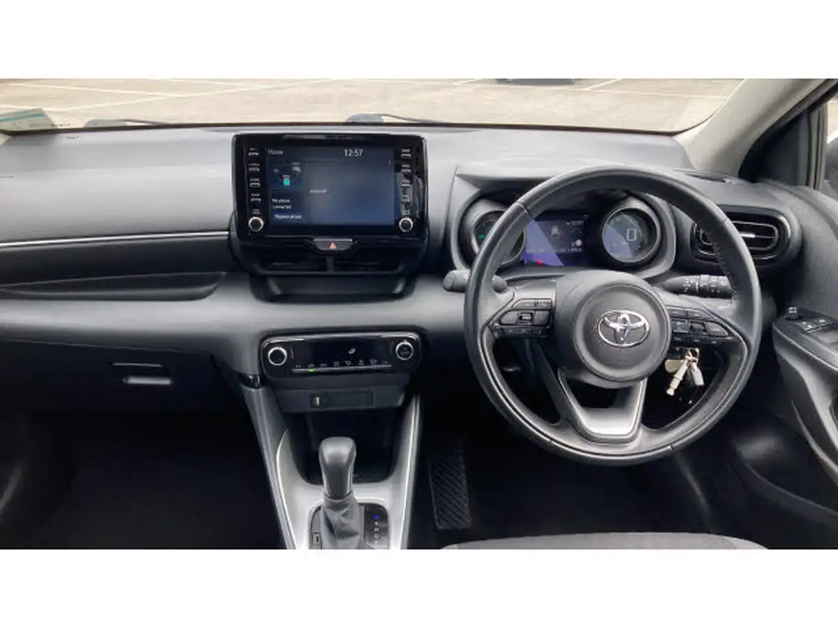 2022-toyota-yaris-15-vvt-i-design-big-9