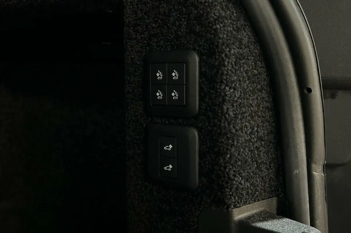 2019-land-rover-range-rover-20-p400e-vogue-big-43