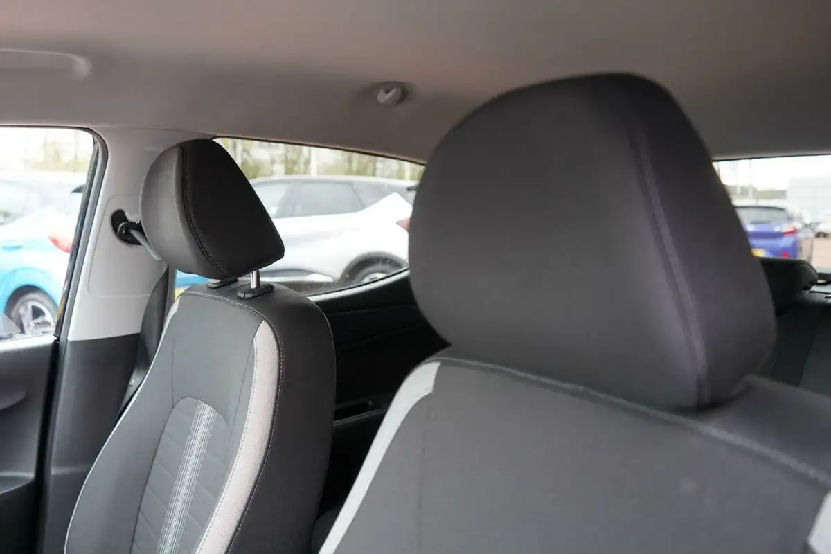 2023-hyundai-i10-10-premium-big-46