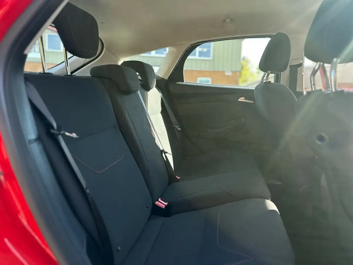 2016-ford-focus-15tdci-zetec-s-hatchback-big-23