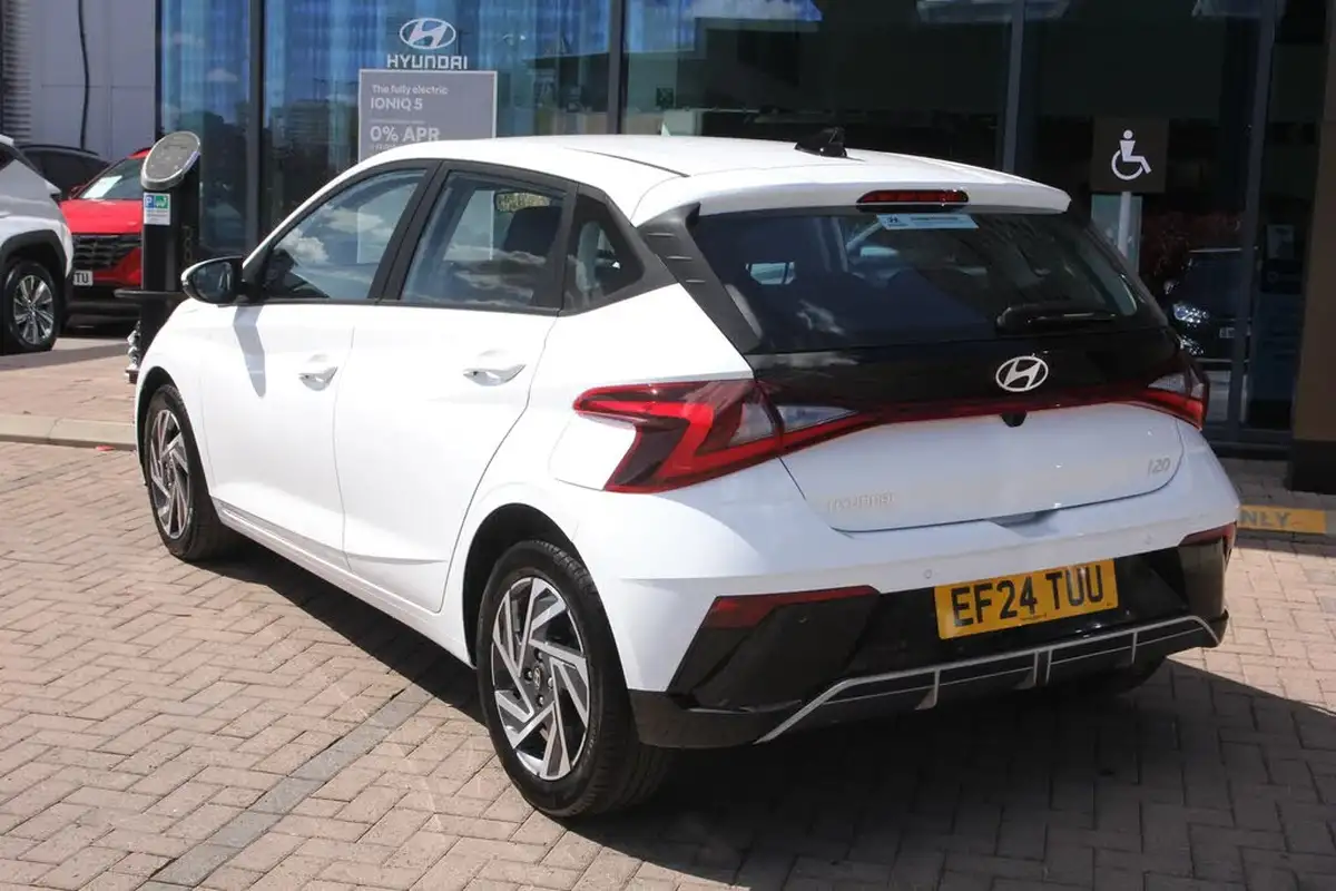 2024-hyundai-i20-10-t-gdi-advance-dct-big-2